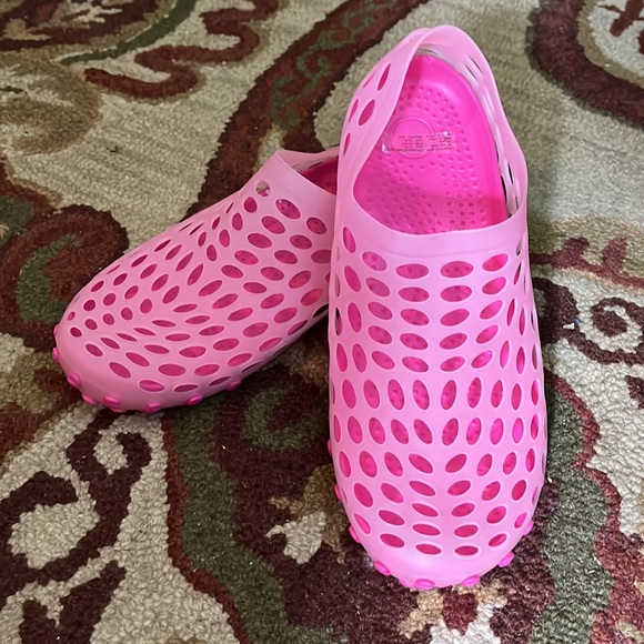 BARBIE Pink Croc Size 11  12 Waterproof Shoes Shower Beach Non-Slip Grip $49 NEW - Picture 2 of 16